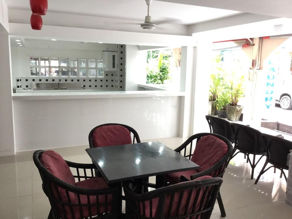 Boomerang Inn Phuket Exterior photo