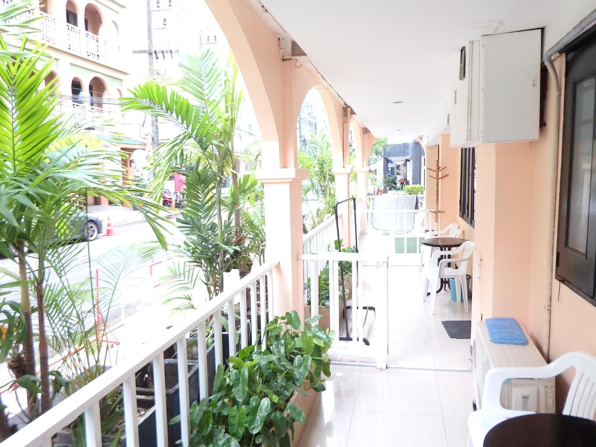 Boomerang Inn Phuket Exterior photo