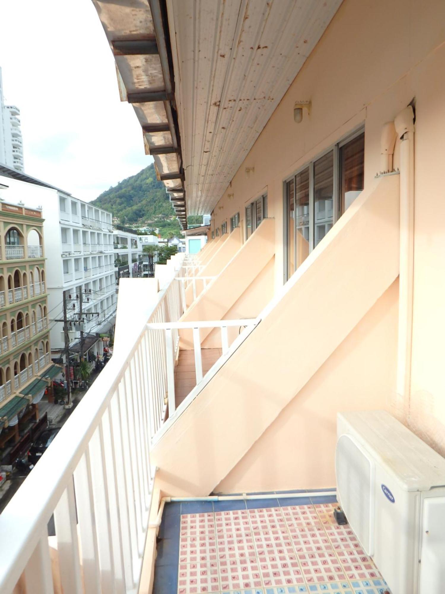Boomerang Inn Phuket Exterior photo