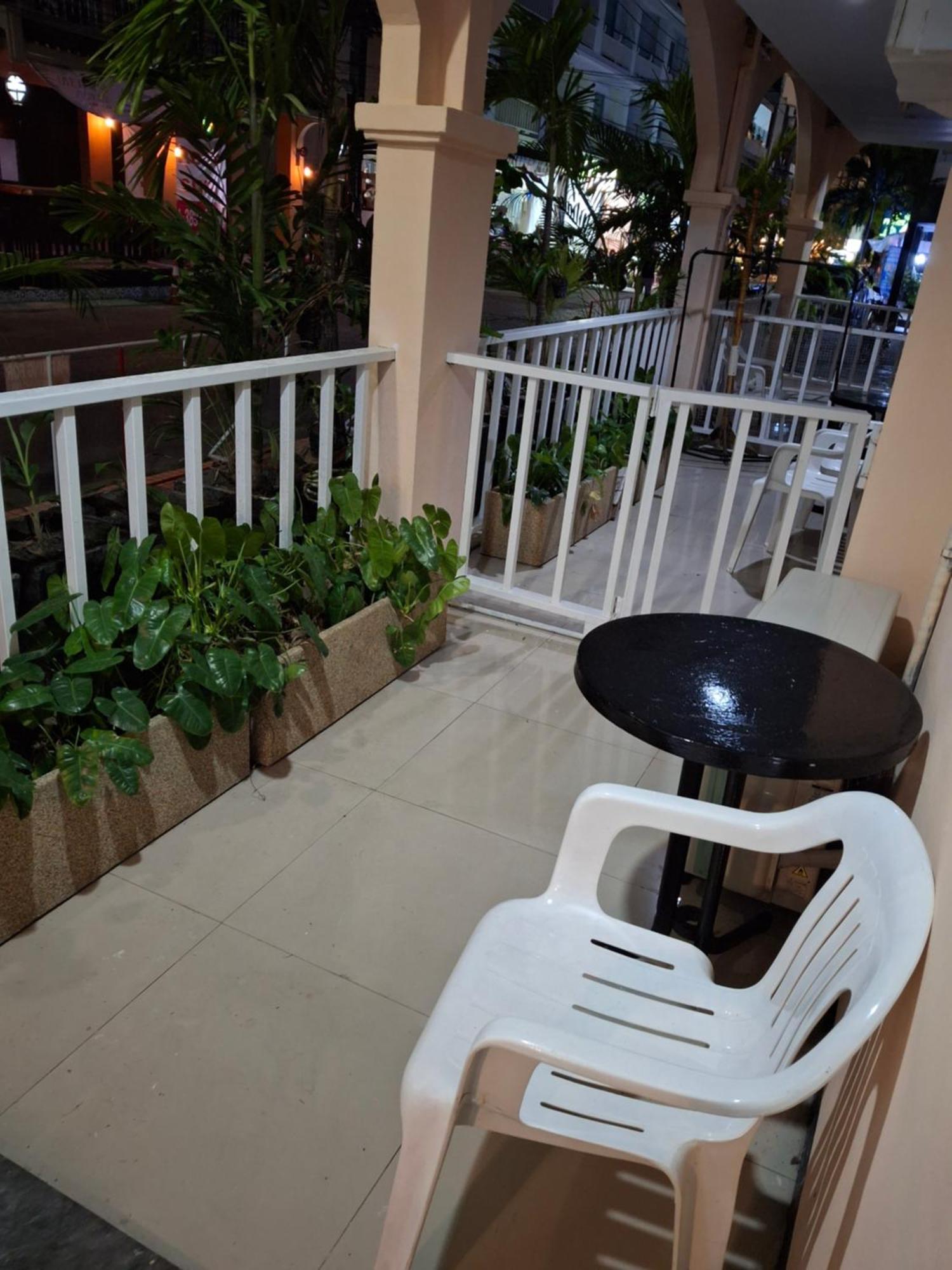 Boomerang Inn Phuket Exterior photo